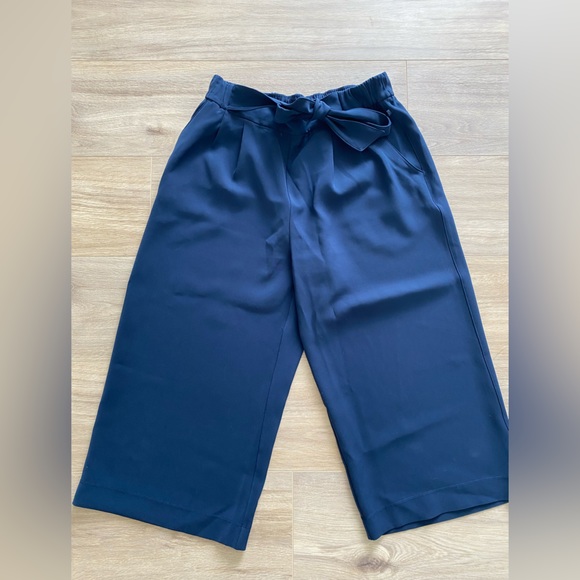 lululemon athletica Pants - Lululemon Noir Crop pant size 10, navy blue